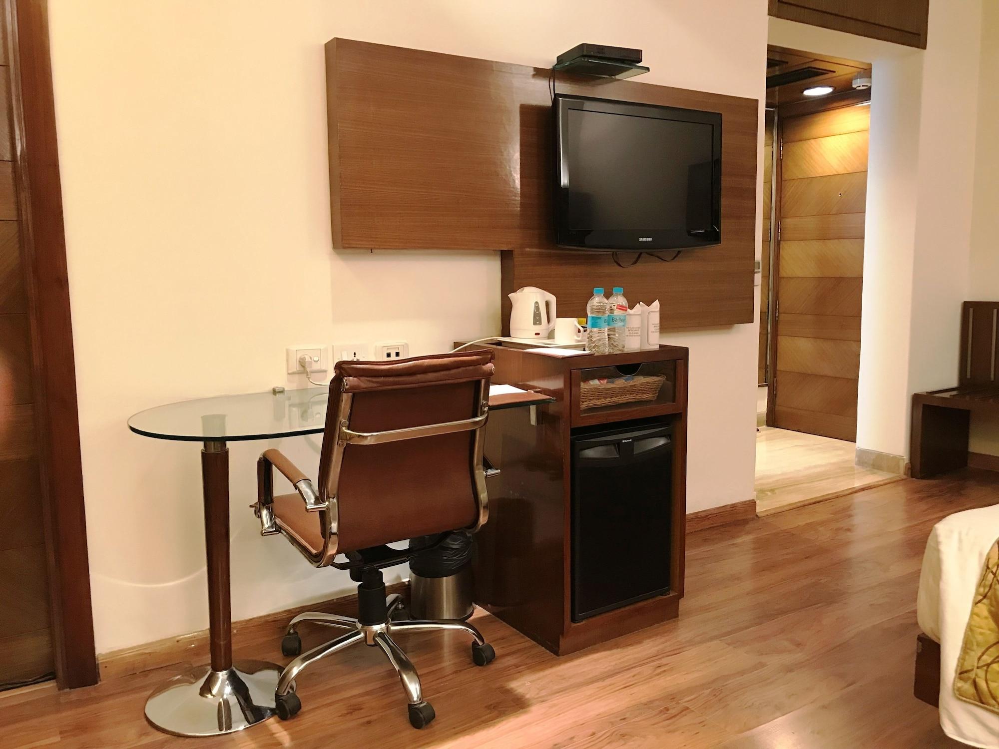 Indus Biznotel Nuova Delhi Esterno foto